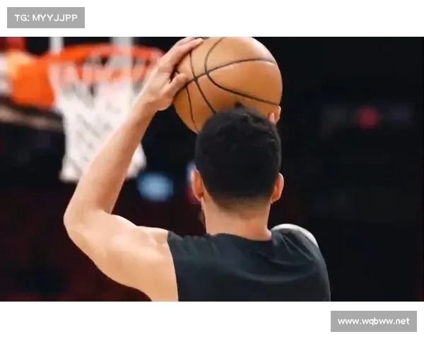 德文·布克独特投篮选择揭秘展现其篮球视角与创新意识 德文·布克独特投篮选择揭秘展现其篮球视角与创新意识